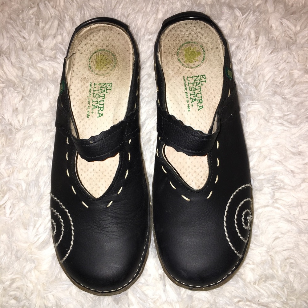 Black El Natura Lista clog. Size Euro 39.